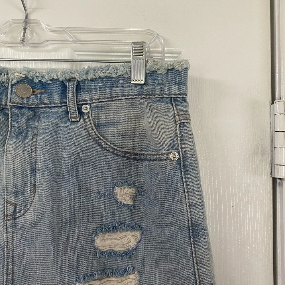 Express Straight Mini Mid Rise Distressed Light Wash Jean Denim Skirt Size 8 - Picture 3 of 14